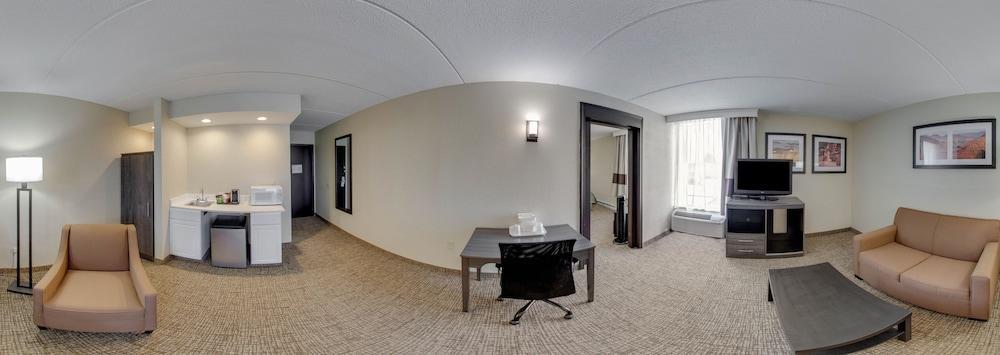Quality & Hotel Plattsburgh